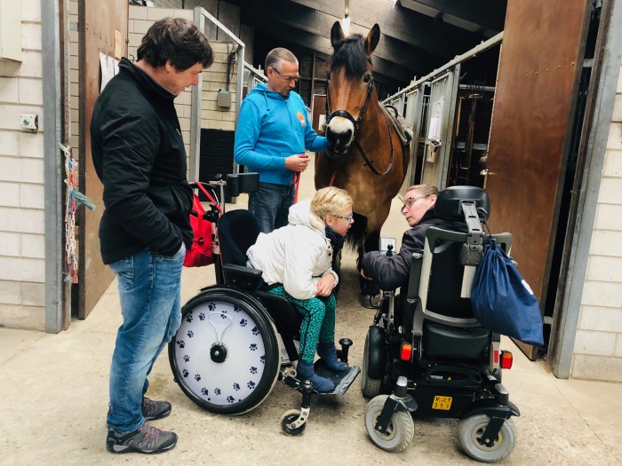 Een andere mooie ontmoeting. Janske met vader Steven Kamerling, figuranten uit nieuwe bioscoopcommercial.